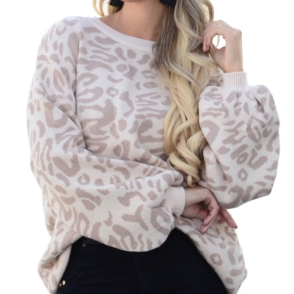 ANDTHEWHY Sweaters - ANDTHEWHY Crewneck Knit Leopard Print Sweater